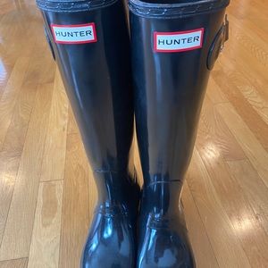 Hunter tall rainboot.
